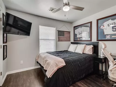 Bedroom - 6910 Rolling Meadows Dr, Tuttle, OK 73089 photo 4 of 5