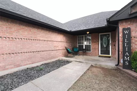 Exterior - 6910 Rolling Meadows Dr, Tuttle, OK 73089 photo 2 of 2