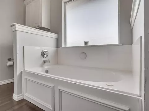 Bath - 6910 Rolling Meadows Dr, Tuttle, OK 73089 photo 3 of 3
