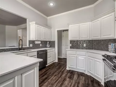 Kitchen - 6910 Rolling Meadows Dr, Tuttle, OK 73089 photo 1 of 2