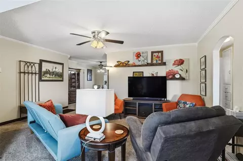 Living - 103 Pine Ave, Yukon, OK 73099 photo 4 of 4