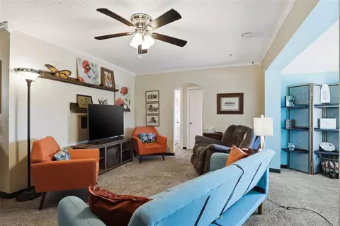 Living - 103 Pine Ave, Yukon, OK 73099 photo 2 of 4