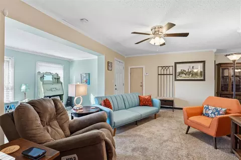 Living - 103 Pine Ave, Yukon, OK 73099 photo 3 of 4