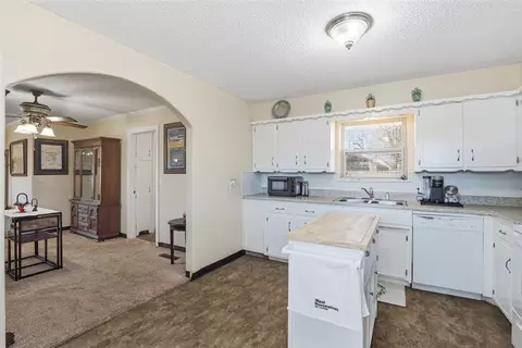 Kitchen - 103 Pine Ave, Yukon, OK 73099 photo 3 of 5
