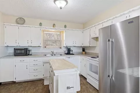 Kitchen - 103 Pine Ave, Yukon, OK 73099 photo 2 of 5