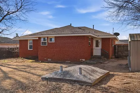 Exterior - 103 Pine Ave, Yukon, OK 73099 photo 3 of 5