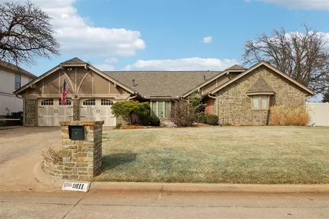 9111 Oak Hollow Dr, Midwest City, OK 73130