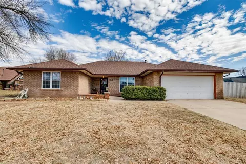 1812 Edinburg Ct, Yukon, OK 73099