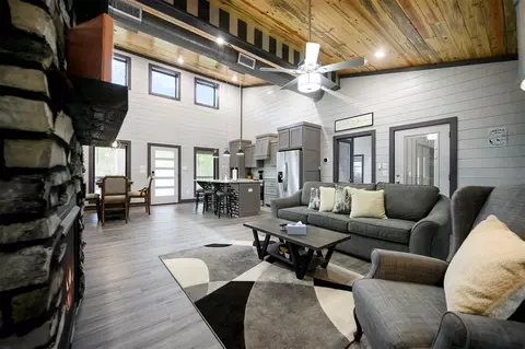 Living - 768 Pine Hills Rd, Broken Bow, OK 74728 photo 5 of 7