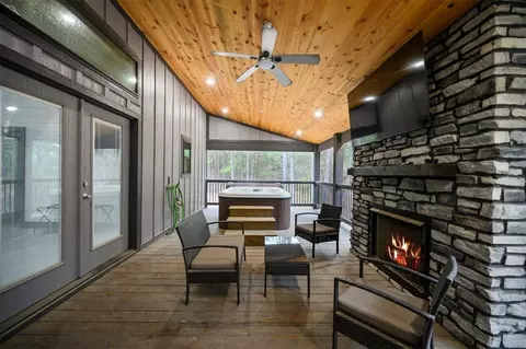 Exterior - 768 Pine Hills Rd, Broken Bow, OK 74728 photo 4 of 13