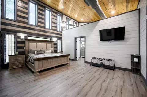 Bedroom - 768 Pine Hills Rd, Broken Bow, OK 74728 photo 1 of 5