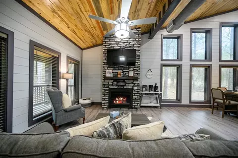 Living - 768 Pine Hills Rd, Broken Bow, OK 74728 photo 2 of 7