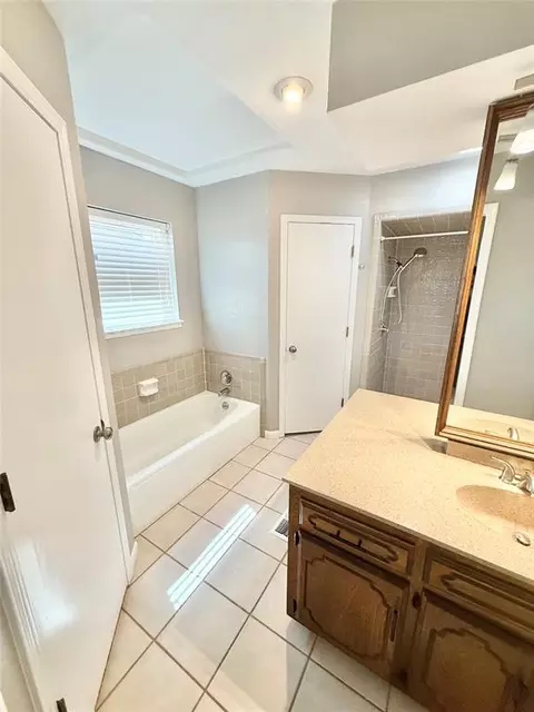 Bath - 3204 Partridge Pl, Altus, OK 73521 photo 6 of 10