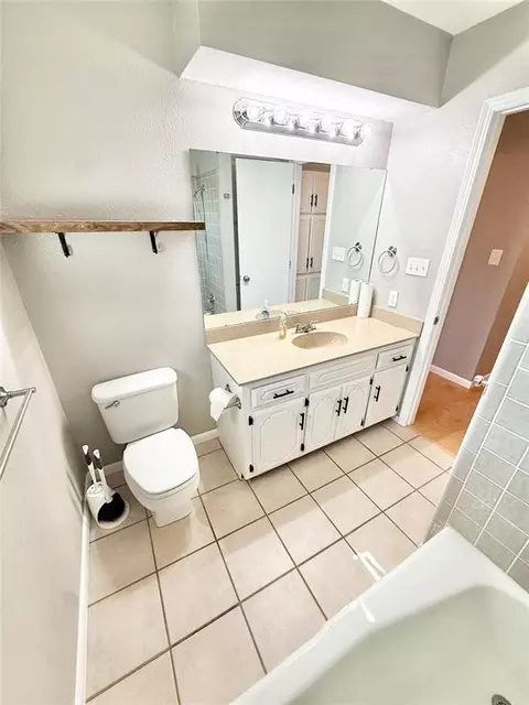 Bath - 3204 Partridge Pl, Altus, OK 73521 photo 9 of 10
