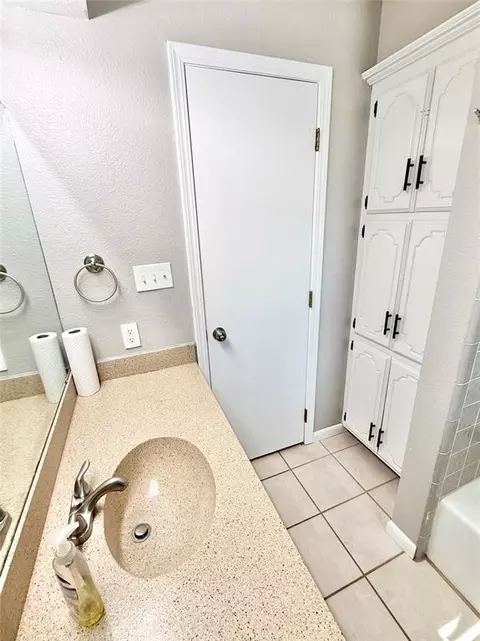 Bath - 3204 Partridge Pl, Altus, OK 73521 photo 10 of 10