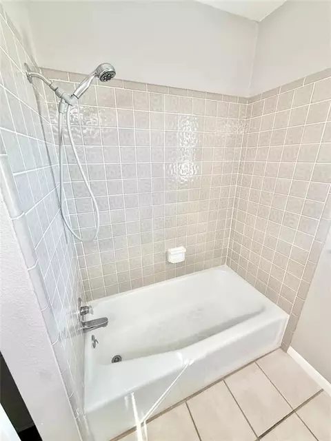 Bath - 3204 Partridge Pl, Altus, OK 73521 photo 8 of 10