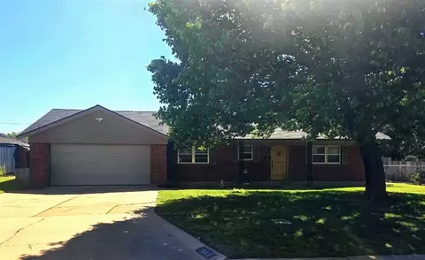 2911 NW Templeton Ter, Lawton, OK 73505
