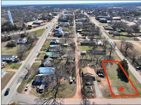 115 W 3rd St, Chandler, OK 74834