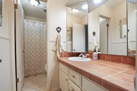 Bath - 23362 Johnson Ave, Purcell, OK 73080 photo 1 of 2