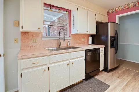 Kitchen - 23362 Johnson Ave, Purcell, OK 73080 photo 1 of 3