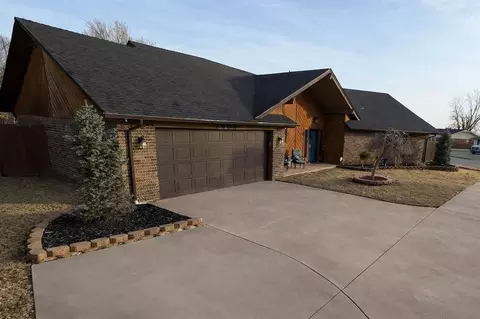 2603 Springhill Rd, Clinton, OK 73601