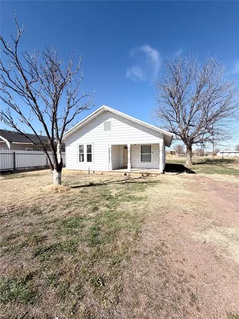 214 W Dorothy St, Hollis, OK 73550