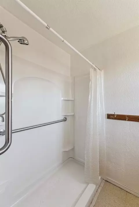 Bath - 408 E Salter St, Asher, OK 74826 photo 2 of 3