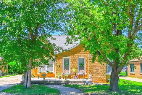1220 S 19th St, Chickasha, OK 73018