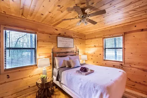 Bedroom - 185 Lost Cedar Trl, Broken Bow, OK 74728 photo 1 of 3