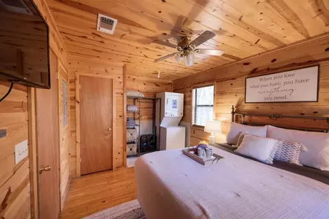 Bedroom - 185 Lost Cedar Trl, Broken Bow, OK 74728 photo 3 of 3