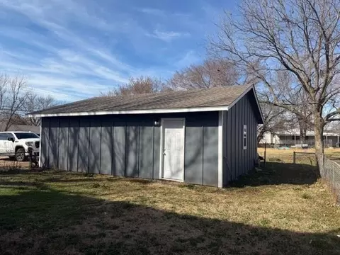 321 S 3rd Ave, Stroud, OK 74079 photo 8