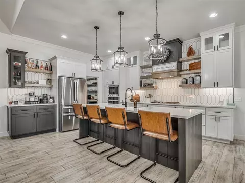 10101 Oakwood Dr, Edmond, OK 73025