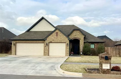 1320 Crimson Dr, Weatherford, OK 73096