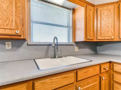 Kitchen - 328 E Van Buren St, Crescent, OK 73028 photo 7 of 8