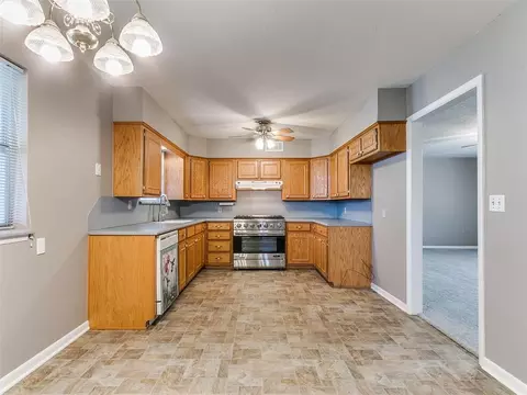 Kitchen - 328 E Van Buren St, Crescent, OK 73028 photo 5 of 8