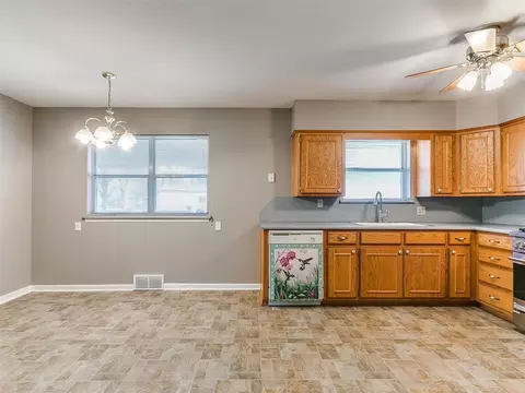 Kitchen - 328 E Van Buren St, Crescent, OK 73028 photo 4 of 8