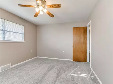 Bedroom - 328 E Van Buren St, Crescent, OK 73028 photo 8 of 9