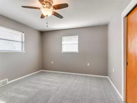 Bedroom - 328 E Van Buren St, Crescent, OK 73028 photo 4 of 9