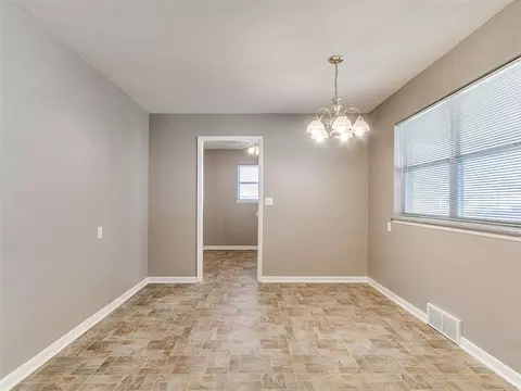 Dining - 328 E Van Buren St, Crescent, OK 73028 photo 1 of 2