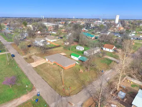View/Area - 328 E Van Buren St, Crescent, OK 73028 photo 2 of 3