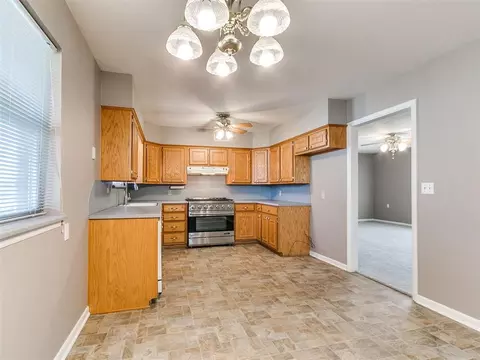 Kitchen - 328 E Van Buren St, Crescent, OK 73028 photo 2 of 8