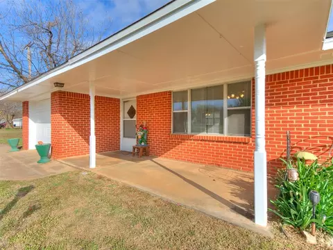 328 E Van Buren St, Crescent, OK 73028