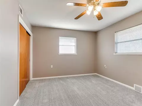 Bedroom - 328 E Van Buren St, Crescent, OK 73028 photo 7 of 9