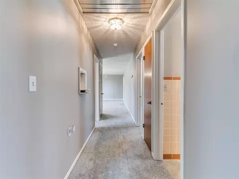 Entry Way - 328 E Van Buren St, Crescent, OK 73028 photo 3 of 3