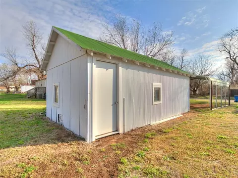 Other - 328 E Van Buren St, Crescent, OK 73028 photo 6 of 7