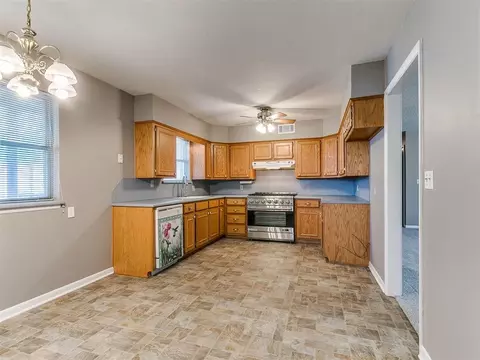 Kitchen - 328 E Van Buren St, Crescent, OK 73028 photo 1 of 8
