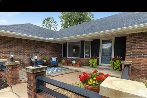 9901 Hummingbird Ln, Oklahoma City, OK 73162