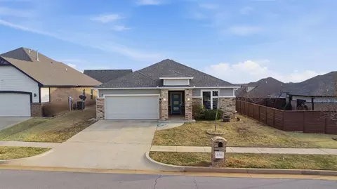 636 NW 180th St, Edmond, OK 73012