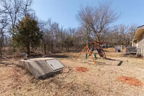 Exterior - 329302 E 1022 Rd, Harrah, OK 73045 photo 4 of 5