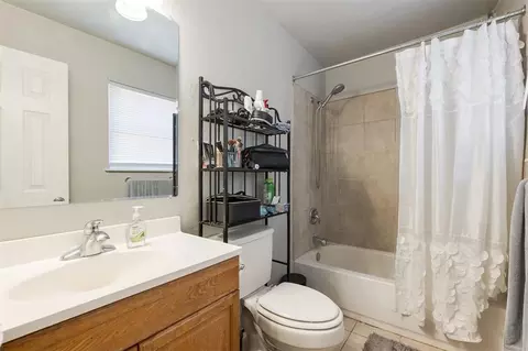 Bath - 329302 E 1022 Rd, Harrah, OK 73045 photo 1 of 4